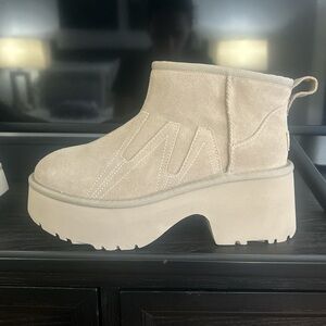 UGG platform Tan Suede Ankle Boots 9